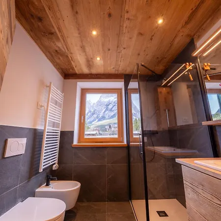 Arga' New Alpine Design & Scenic Views Apartment *
