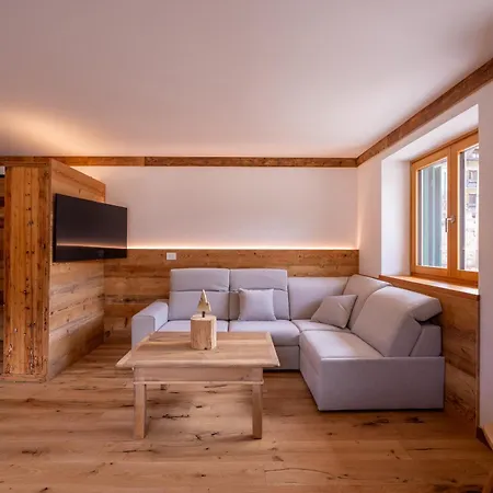 Arga' New Alpine Design & Scenic Views Apartment *